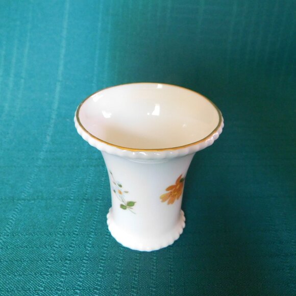 Royal Crown Derby 2 inch mini bud vase Derby Posies (2003) near mint condition - Picture 4 of 6